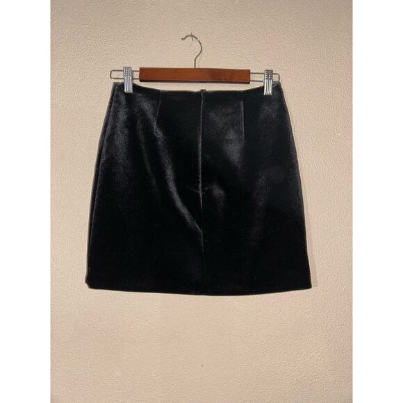 Hallhuber Preppy Academia Studios Edgy Black Velvet Mini Skirt - Picture 4 of 8